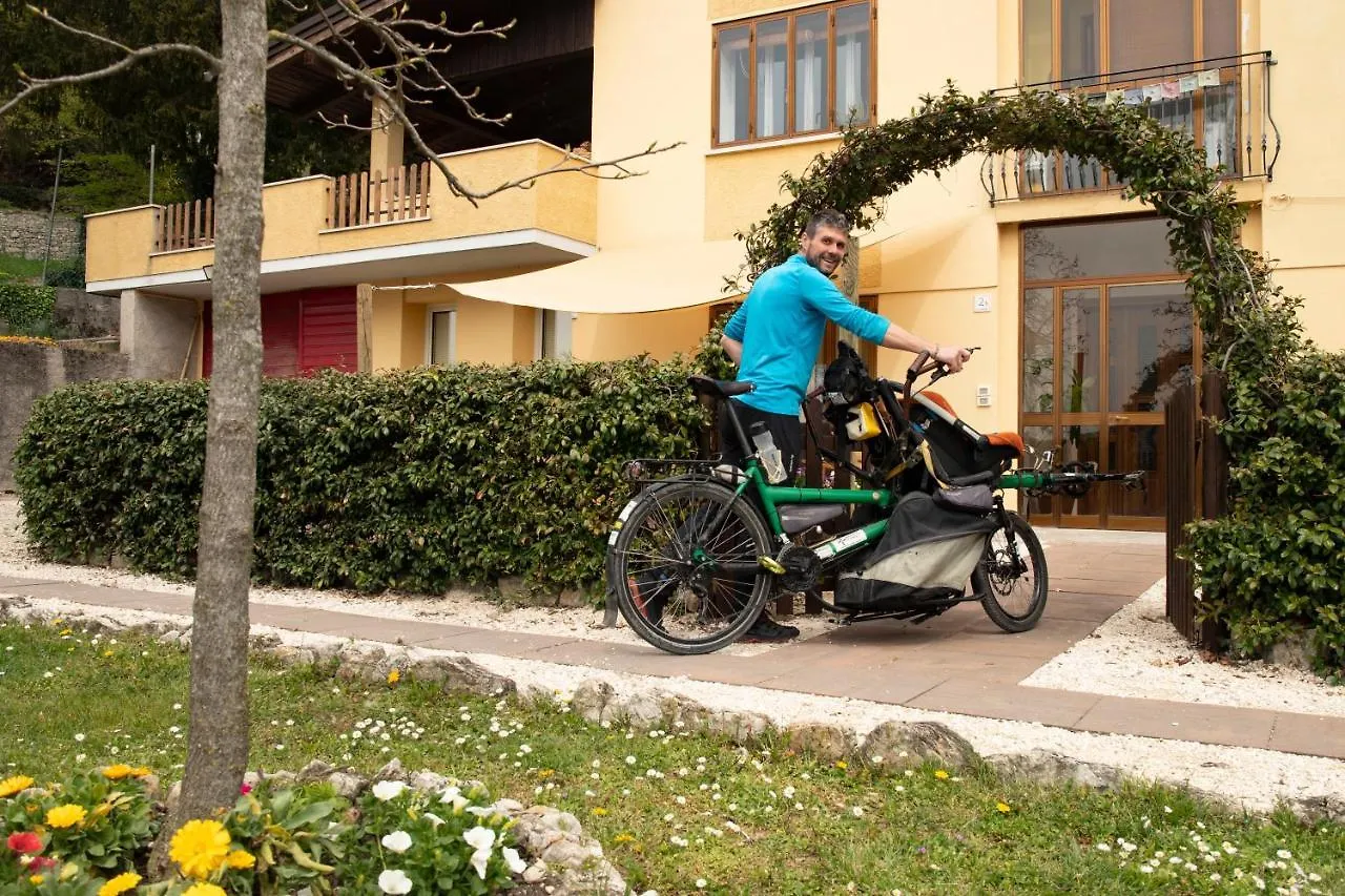 Happy Corner - The Home For Outdoor Lovers Revine Lago 0*,  إيطاليا