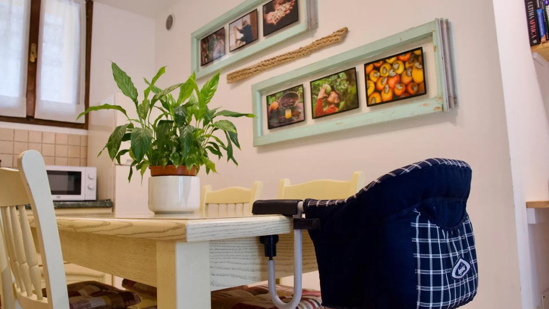 Happy Corner - The Home For Outdoor Lovers Revine Lago إيطاليا